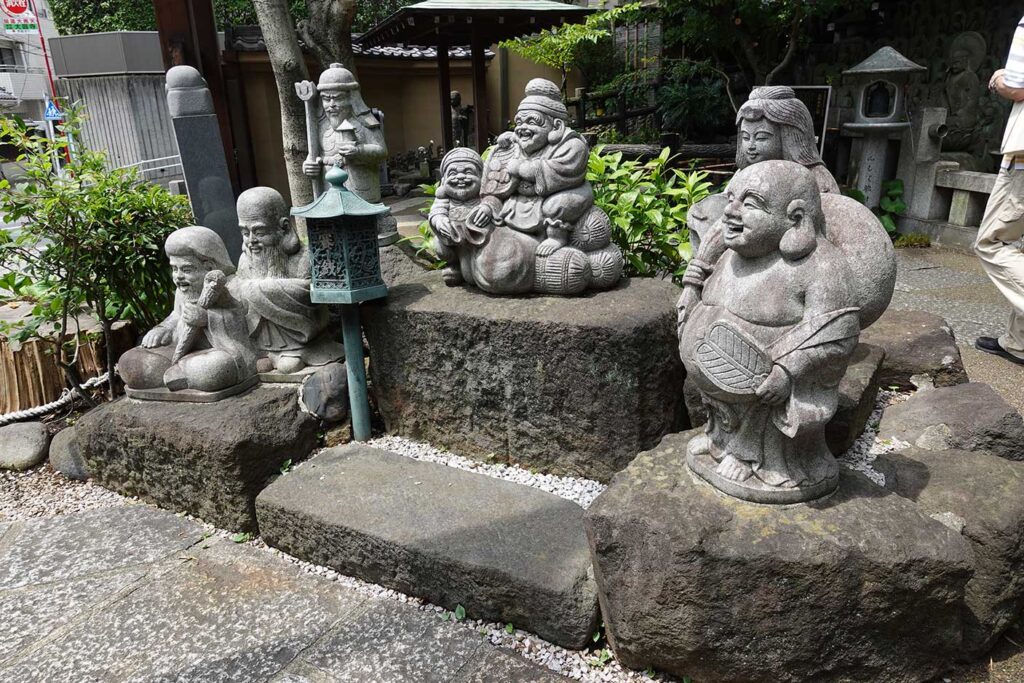 大圓寺七福神石像（右から）