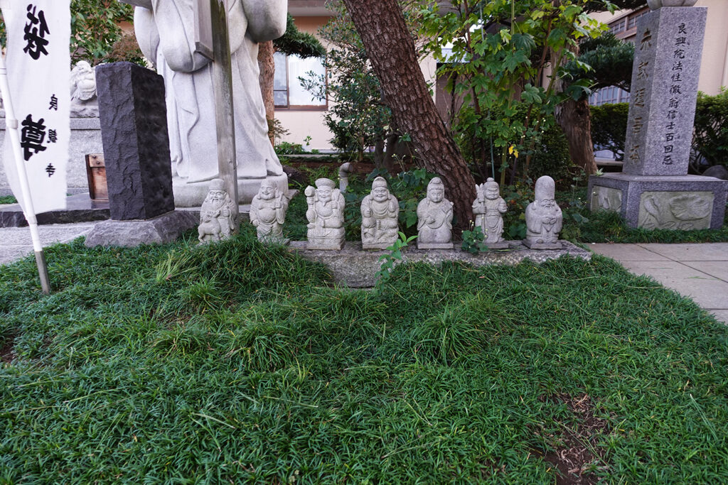 良観寺七福神石像