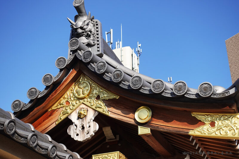 東覚寺山門の屋根