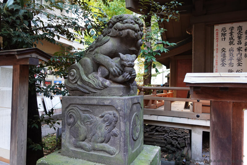 稲荷鬼王神社の狛犬（吽）